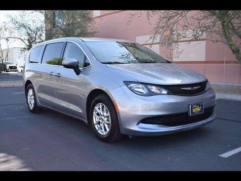 Used 2021 Chrysler Voyager LX FWD image 2