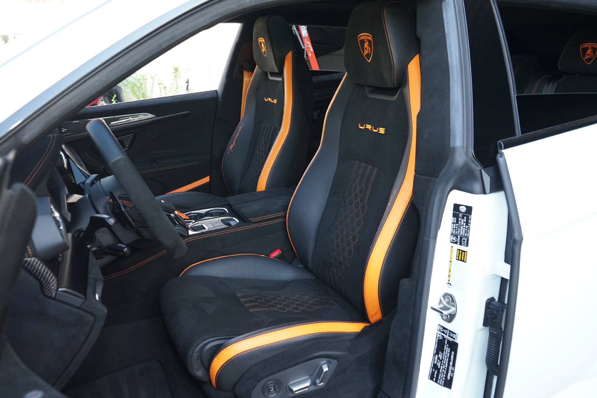 Used 2024 Lamborghini Urus Performante AWD/4WD image 18