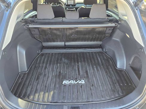 Used 2022 Toyota RAV4 XLE image 16