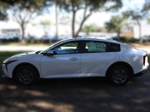 New 2026 Kia K4 FWD image 13