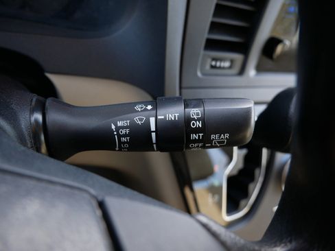 Used 2015 Toyota Sienna L image 33