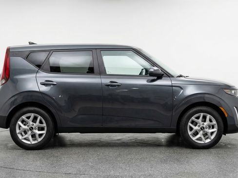 Used 2025 Kia Soul LX w/ LX Technology Package image 11