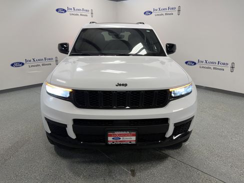 Used 2024 Jeep Grand Cherokee L Altitude image 2