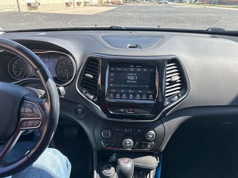 Used 2020 Jeep Cherokee Limited image 10