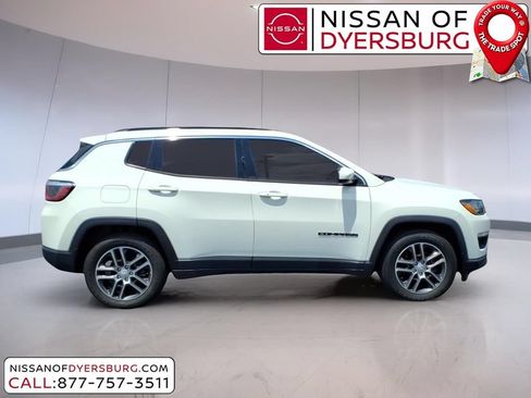 Used 2019 Jeep Compass Latitude FWD image 2