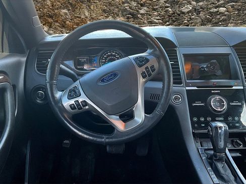 Used 2018 Ford Taurus Limited image 4