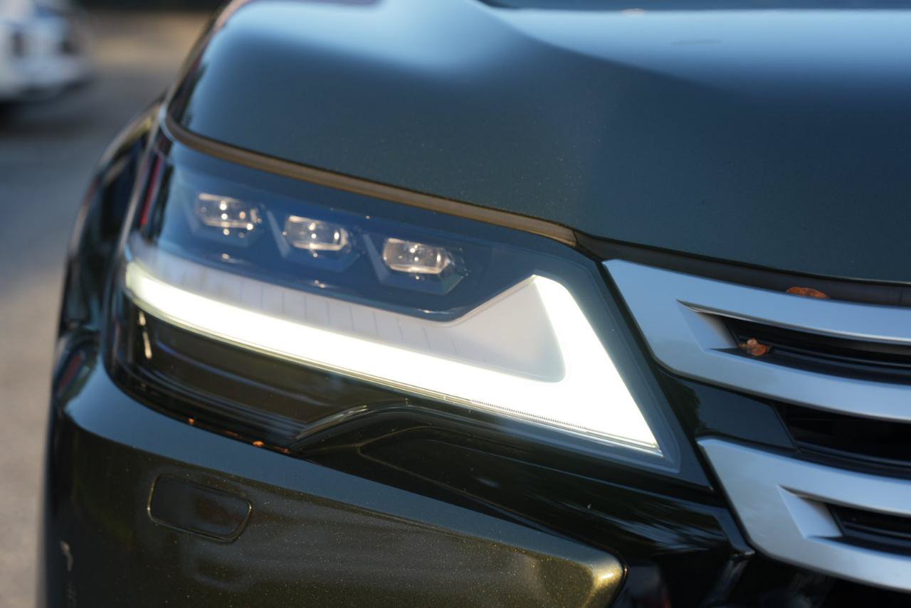 Used 2024 Lexus LX 600 4WD w/ Luxury Package image 4
