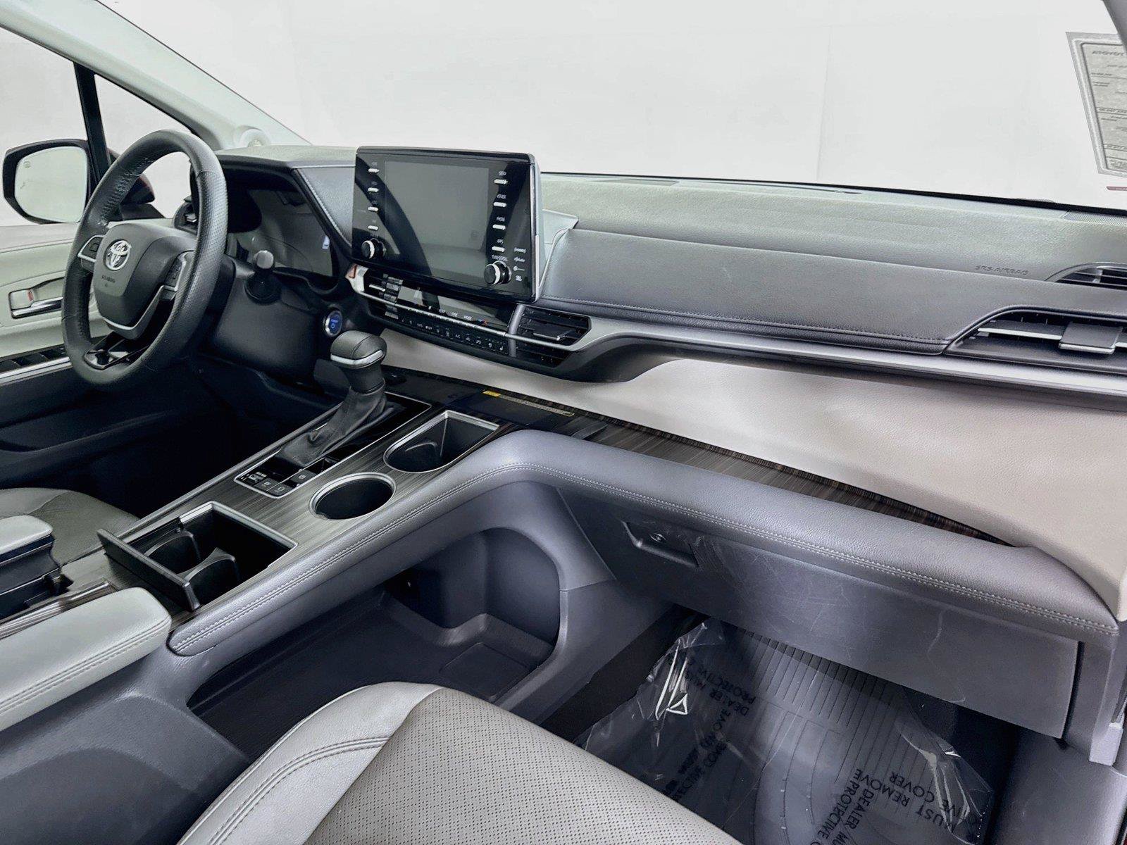 Used 2023 Toyota Sienna Limited FWD image 46
