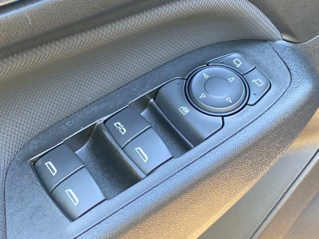 Used 2022 Chevrolet Equinox RS w/ Infotainment Package FWD image 13
