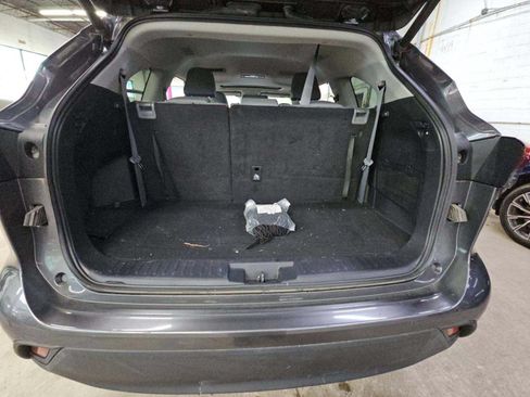Used 2023 Toyota Highlander XLE AWD/4WD image 13