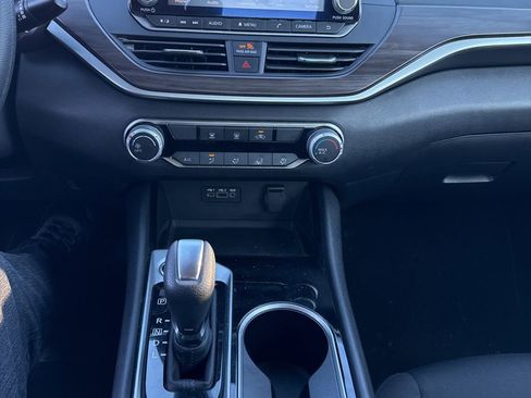 Used 2024 Nissan Altima 2.5 SV image 11