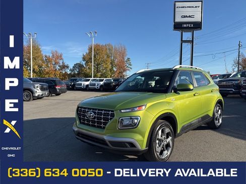 Used 2024 Hyundai Venue SEL FWD image 1
