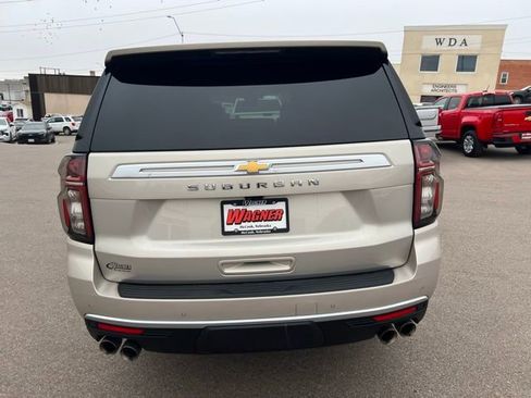 Used 2024 Chevrolet Suburban High Country image 6