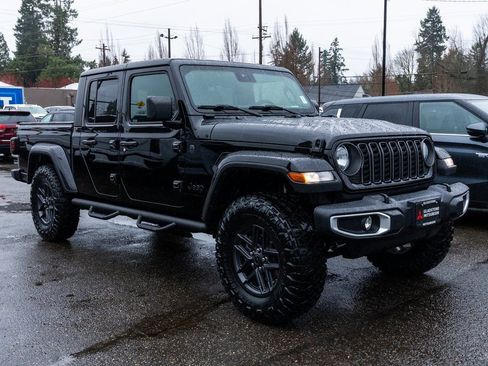 Used 2024 Jeep Gladiator Sport image 1