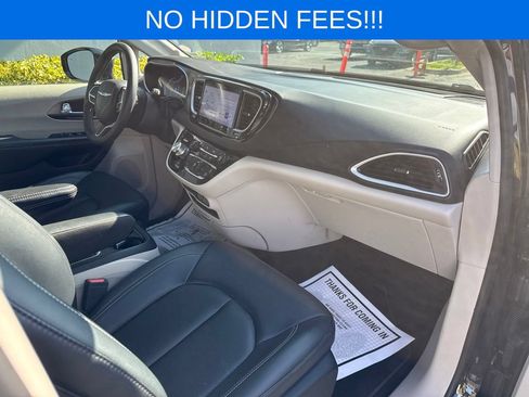 Used 2024 Chrysler Pacifica Touring-L FWD image 21