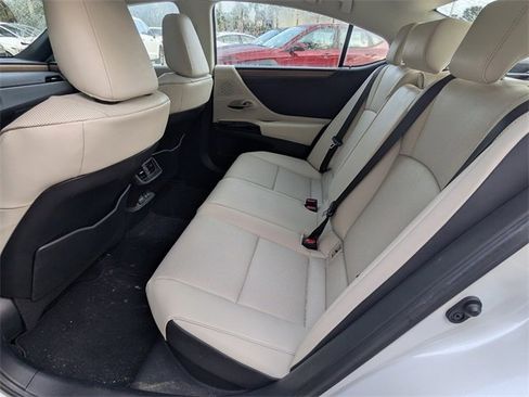 Used 2025 Lexus ES 300h 300h image 13