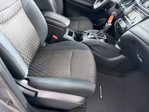 Used 2017 Nissan Rogue S image 22
