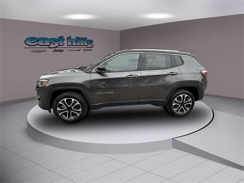 Certified 2022 Jeep Compass Limited image 6