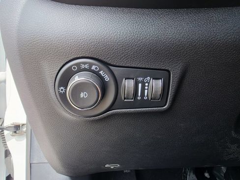 New 2026 Jeep Compass Limited w/ Sun, Sound & Navigation Group AWD/4WD image 23