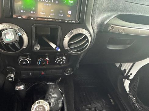 Used 2013 Jeep Wrangler Sport w/ Connectivity Group AWD/4WD image 24