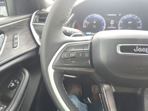 Certified 2025 Jeep Grand Cherokee L Limited w/ Black Appearance Package image 14