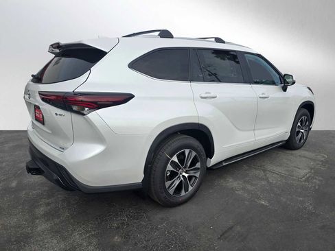 New 2026 Toyota Highlander XLE image 3