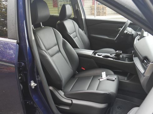 Certified 2024 Nissan Rogue SV w/ SV Premium Package AWD/4WD image 25