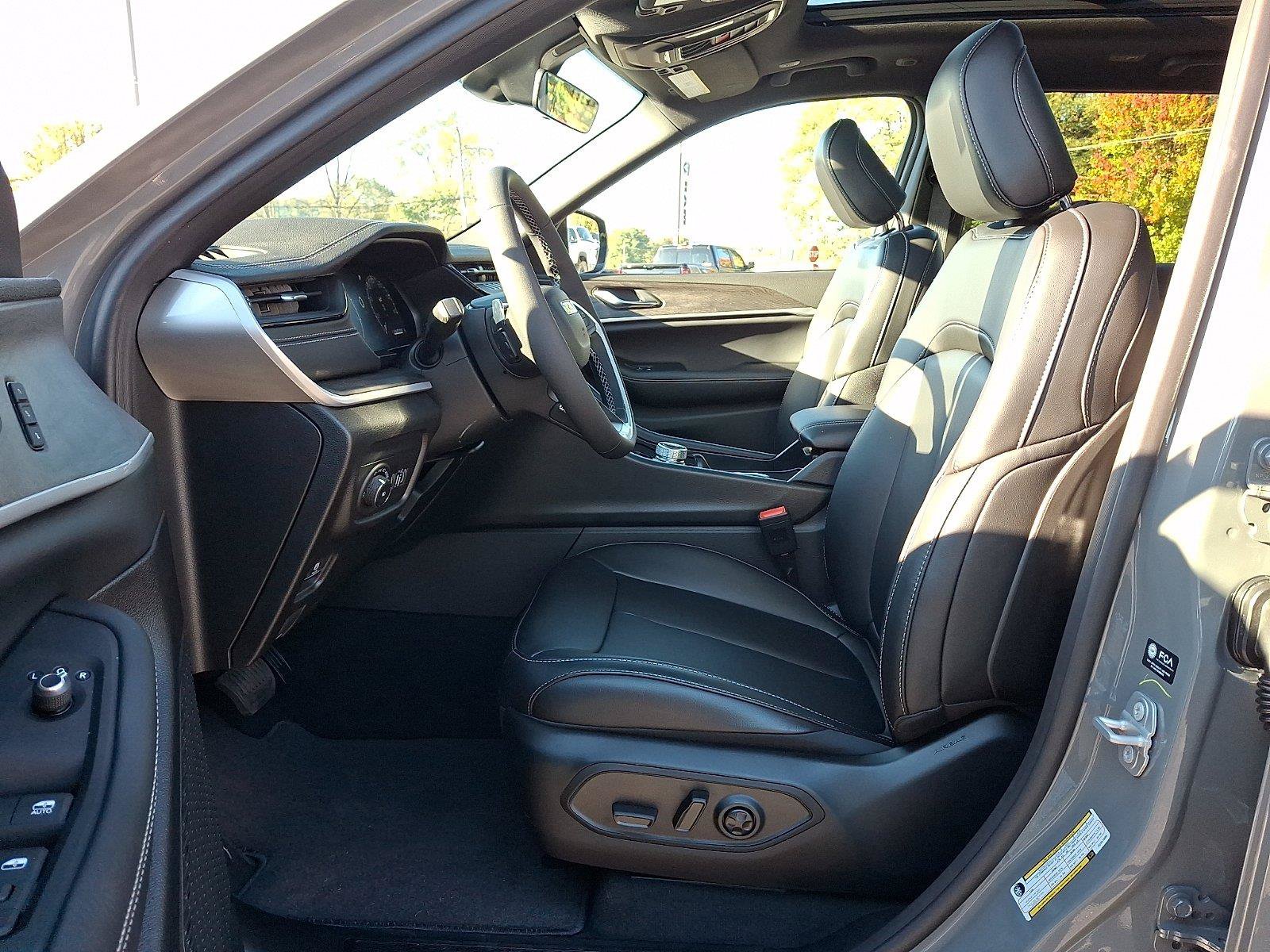 New 2027 Jeep Grand Cherokee Limited AWD/4WD image 8