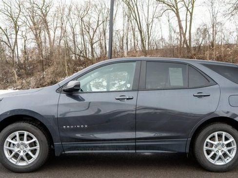 Used 2022 Chevrolet Equinox LS w/ LS Convenience Package AWD/4WD image 9