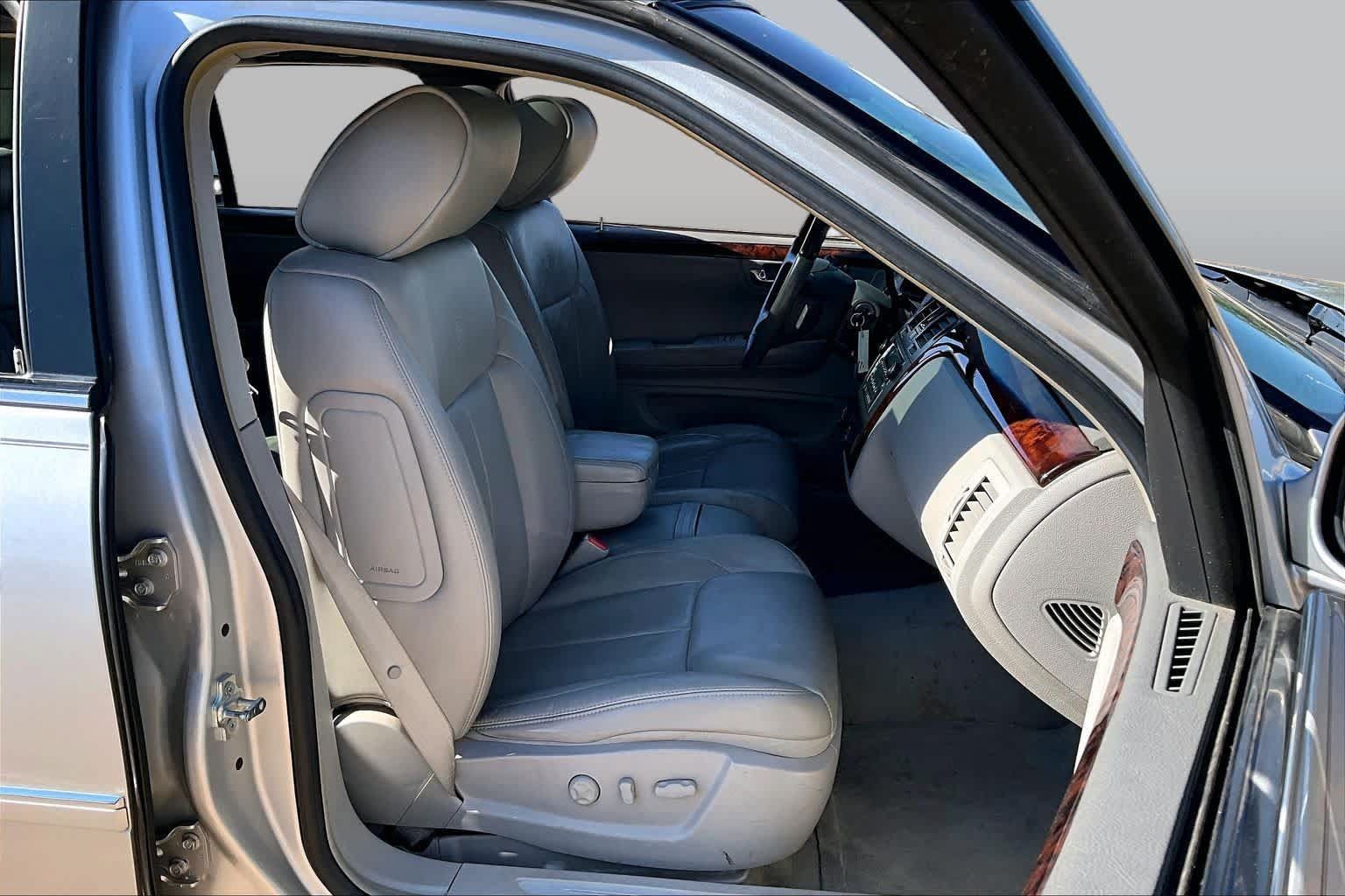 Used 2011 Cadillac DTS Luxury FWD image 8