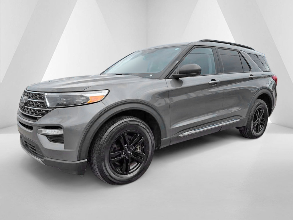Used 2024 Ford Explorer XLT AWD/4WD image 3