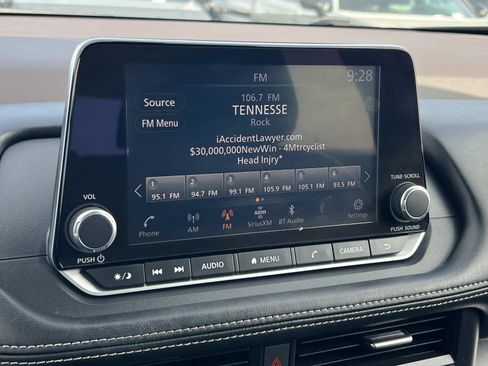 Used 2023 Nissan Rogue SV FWD image 12