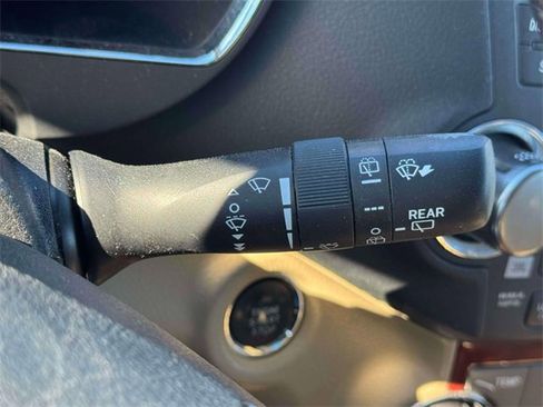 Used 2012 Toyota Highlander Limited image 25