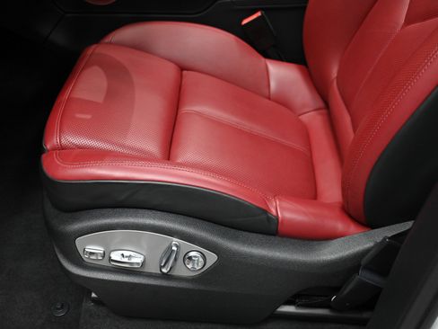 Used 2023 Porsche Macan image 23