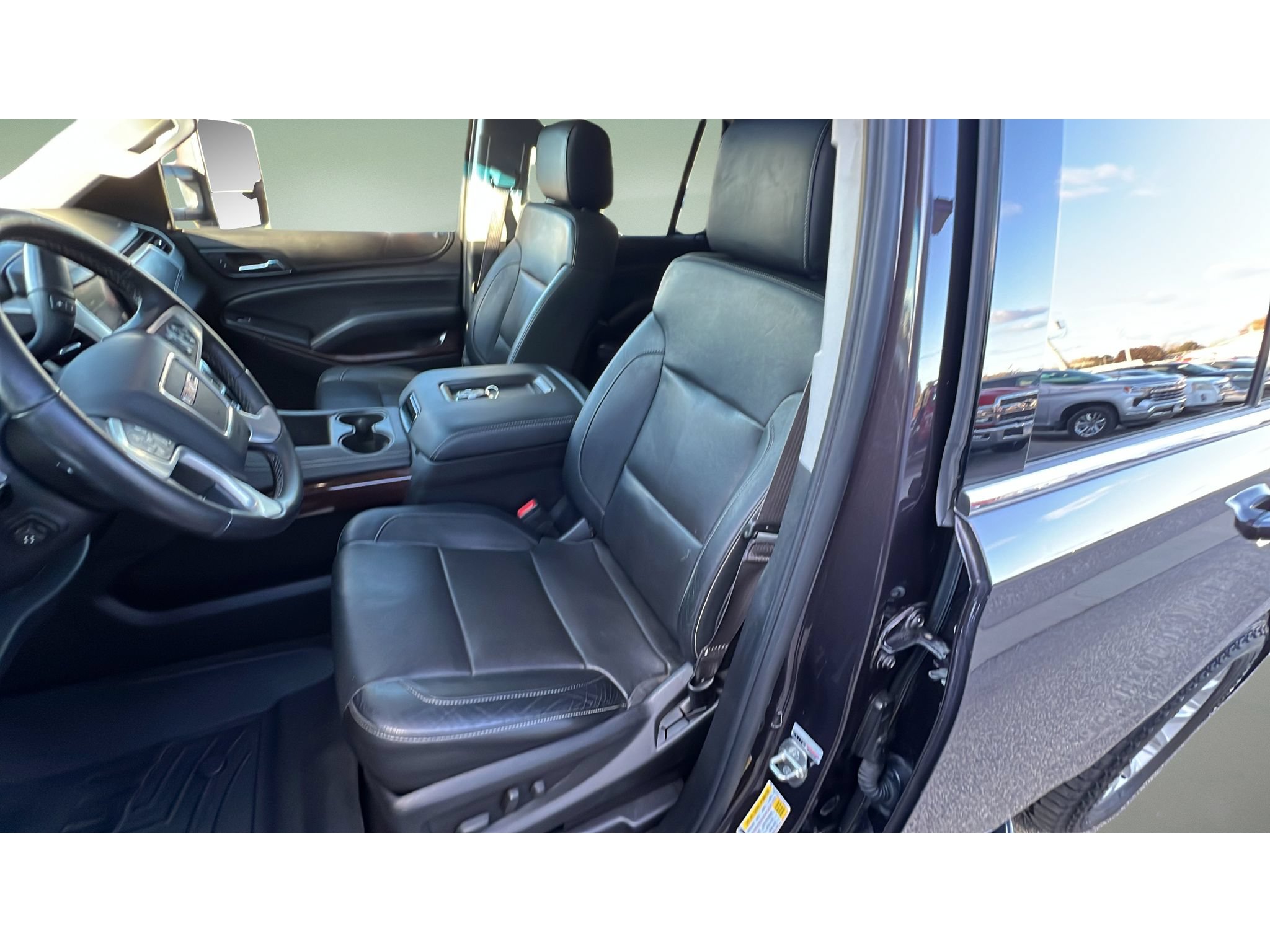 Used 2015 GMC Yukon SLT w/ Open Road Package AWD/4WD image 24