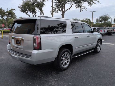 Used 2020 GMC Yukon XL Denali RWD image 4