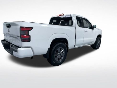 Used 2025 Nissan Frontier SV image 8