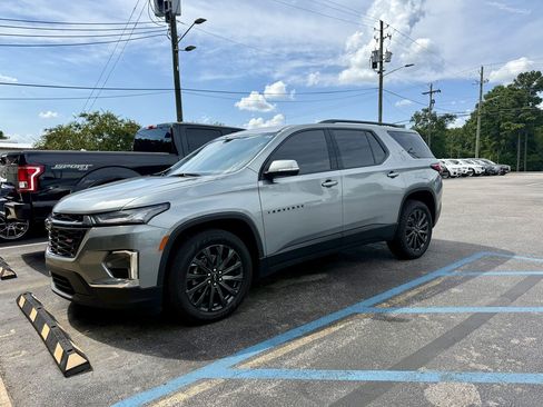 Used 2023 Chevrolet Traverse RS FWD image 1