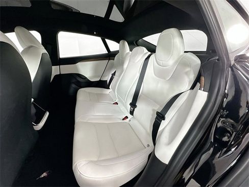 Used 2022 Tesla Model S image 19