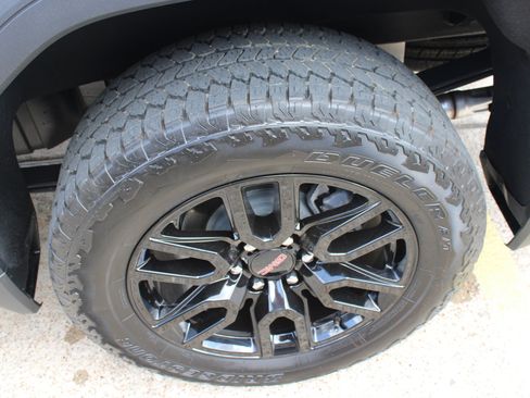 Used 2025 GMC Sierra 1500 Elevation w/ LPO, Elevation Black Package AWD/4WD image 21