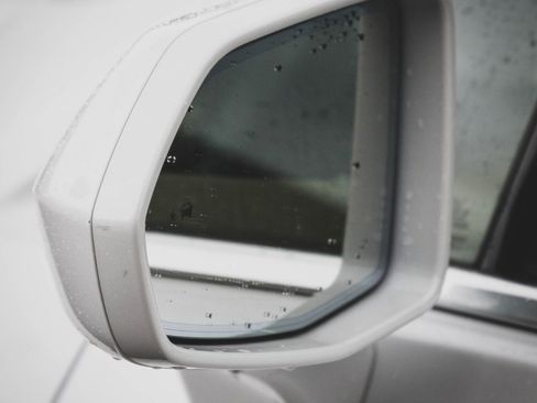 Used 2017 Cadillac XT5 Platinum w/ Driver Assist Package image 29