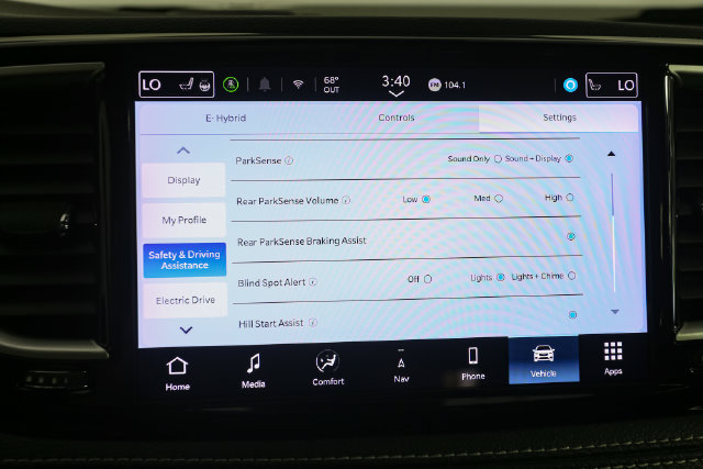 Used 2024 Chrysler Pacifica Limited FWD image 27