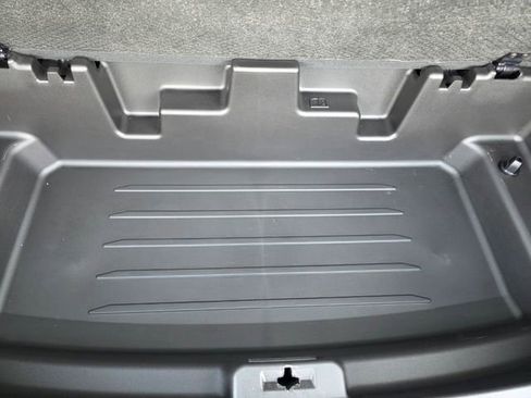 Used 2023 Chevrolet Traverse Premier image 12