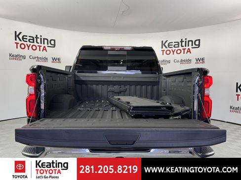 Used 2020 Chevrolet Silverado 2500 LTZ w/ LTZ Premium Package image 16