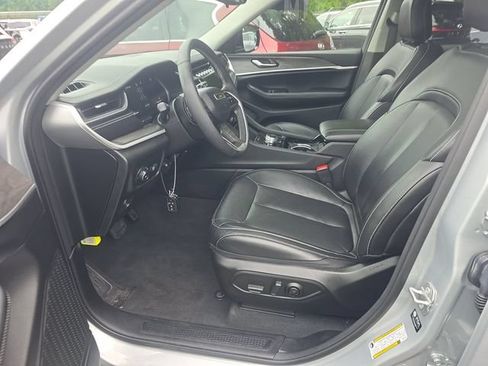 Used 2023 Jeep Grand Cherokee Limited AWD/4WD image 7