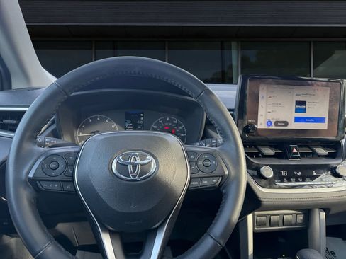 Certified 2024 Toyota Corolla Cross LE image 4