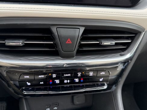 Used 2025 Buick Encore GX Avenir w/ Avenir Technology Package image 11