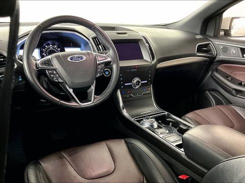 Used 2020 Ford Edge Titanium w/ Equipment Group 301A FWD image 3