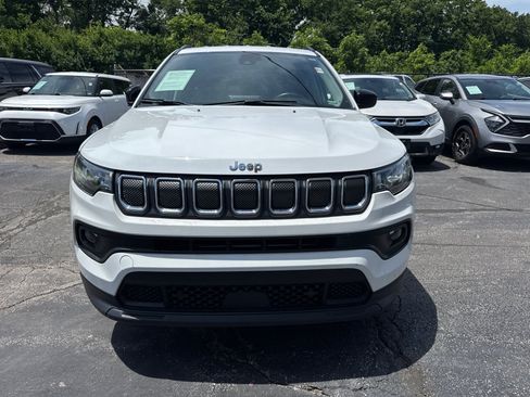 Used 2022 Jeep Compass Latitude w/ Convenience Group AWD/4WD image 2