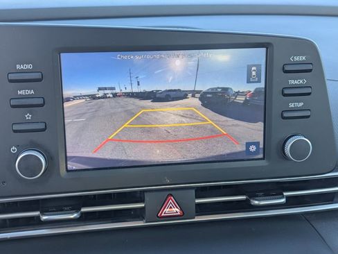 Used 2023 Hyundai Elantra SE FWD image 16